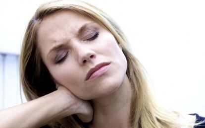Dolore al collo con osteocondosi cervicale